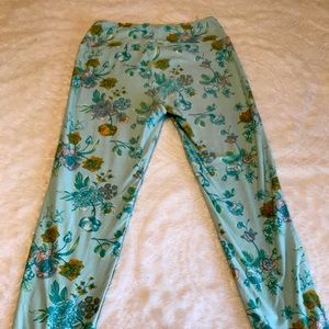 Adorable lularoe leggings